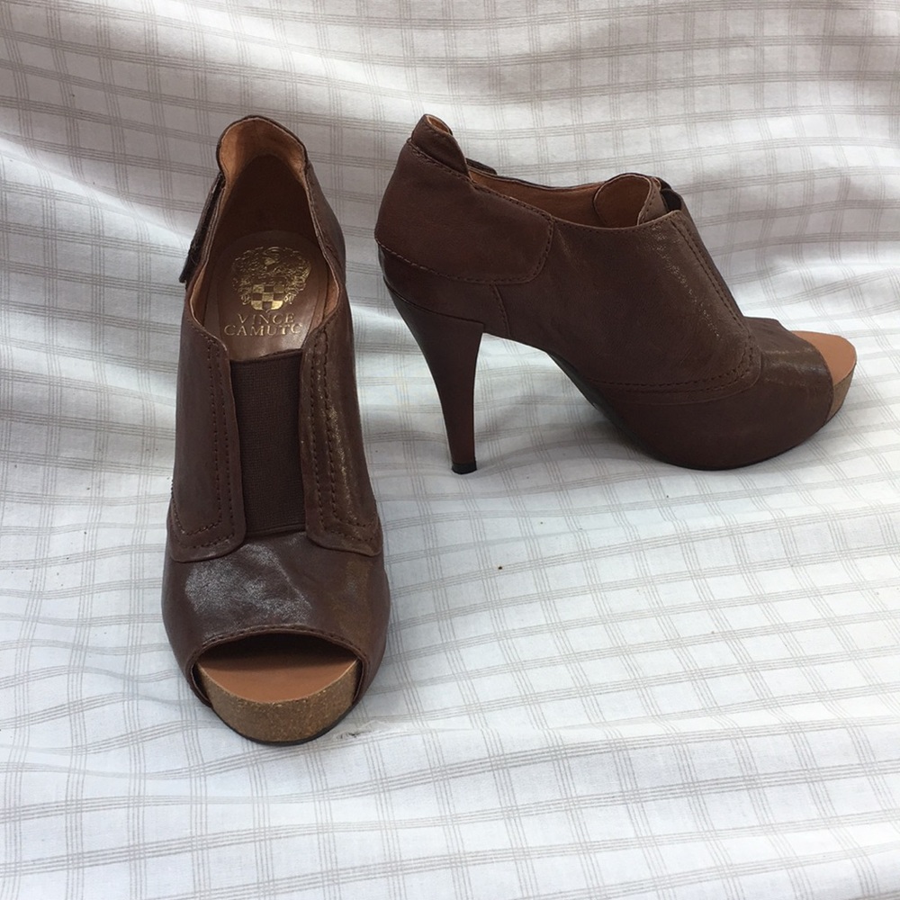 Vince Camuto brown leather heels.  NBW!
